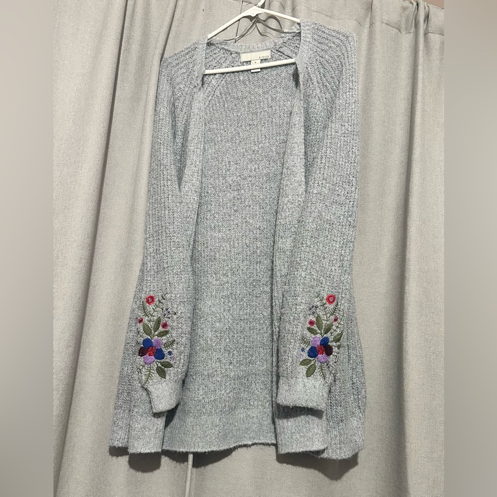 BY DESIGN Parker Embroidered GRAY CARDIGAN